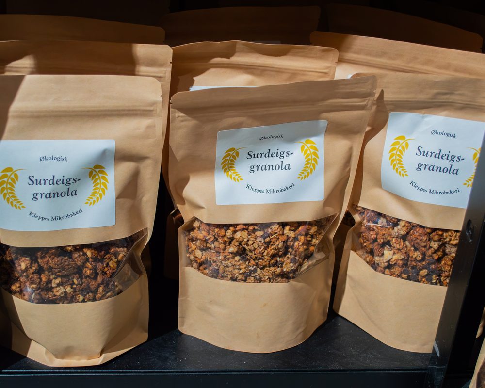 Granola i poser fra lokal produsent.