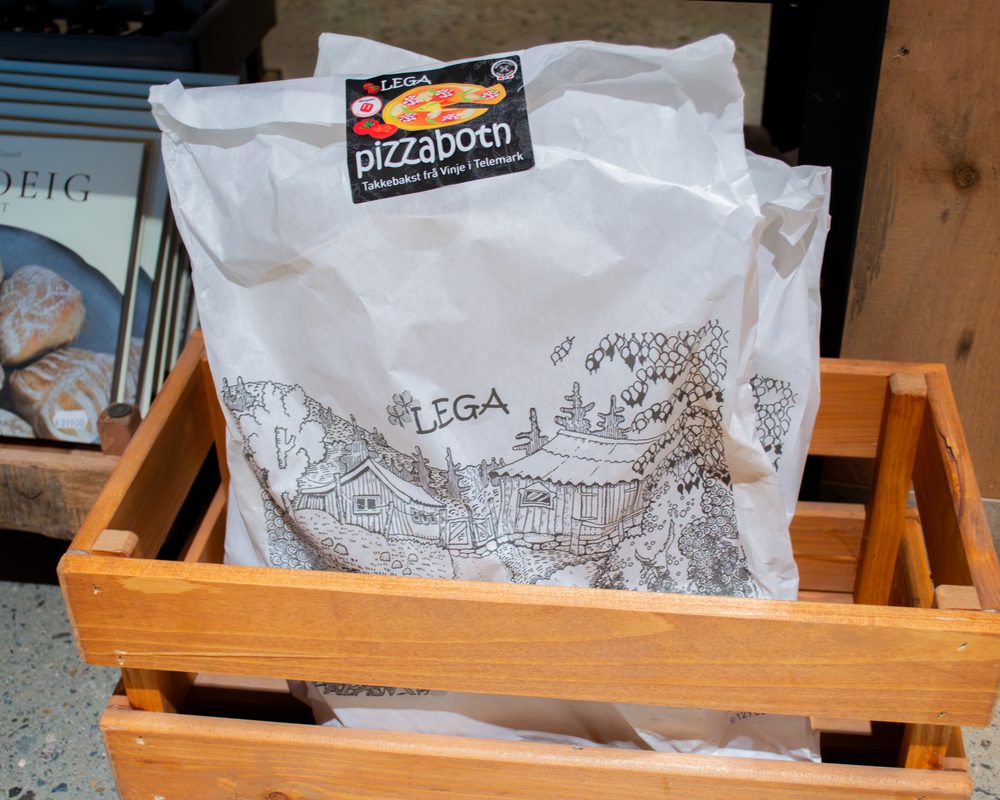 Takkebakt pizzabotn fra Vinje i Telemark.